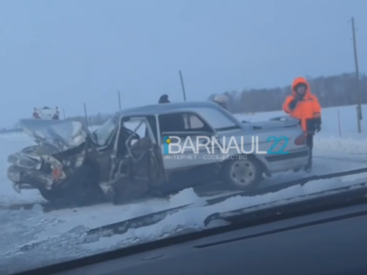 Три человека пострадали в ДТП с КамАЗом и автобусом на трассе «Барнаул - Рубцовск»
