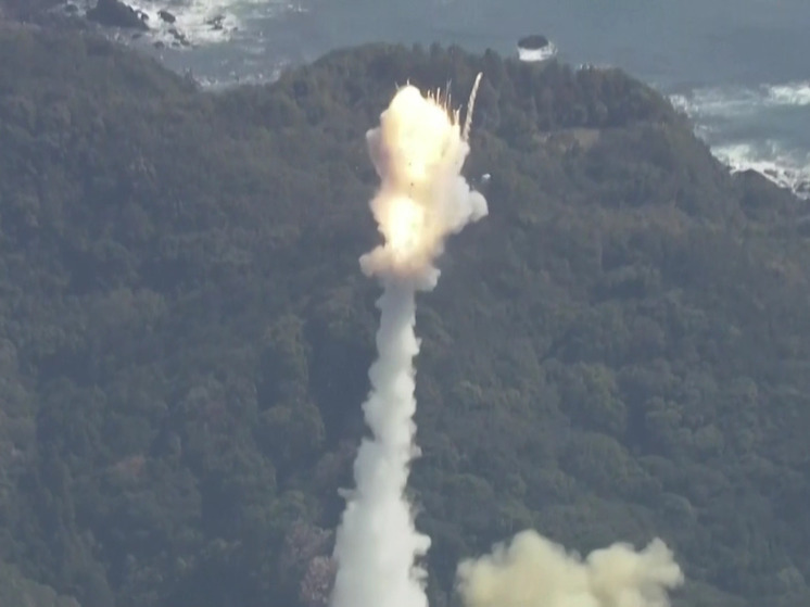 Японская космическая ракета взорвалась через секунды после запуска