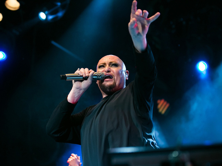 Певец Шура сравнил уехавшую из России Пугачеву с женой декабриста