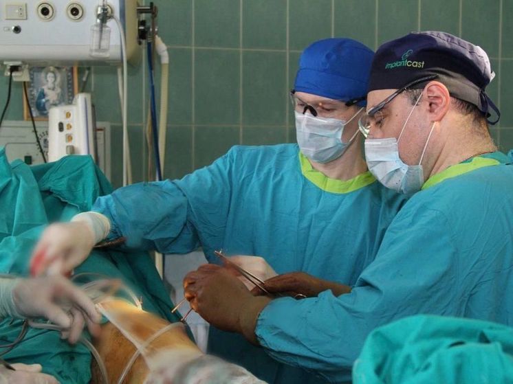 Мытищинские врачи спасли мужчину, попавшего под поезд