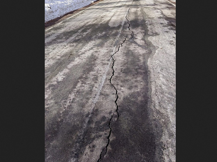 Новый асфальт не продержался и года в Карелии