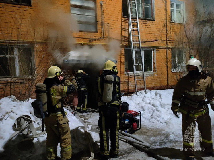Йошкар-олинские пожарные спасли жильцов из задымленного дома