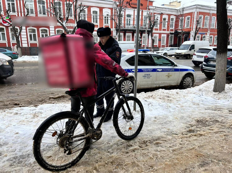 В Орле полицейские провели беседы с курьерами служб доставки