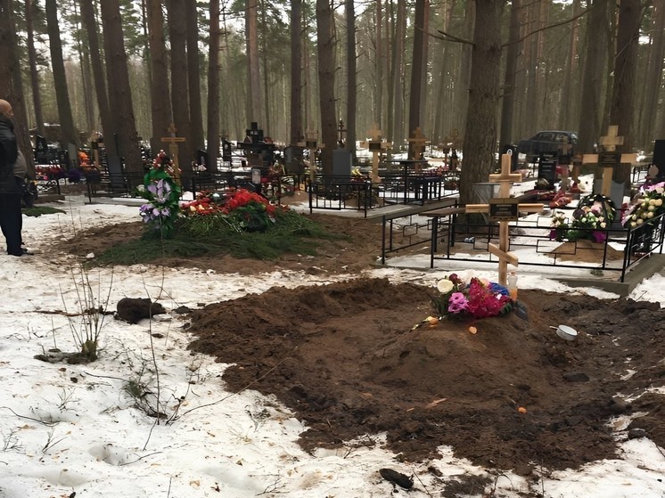 На ломоносовских ритуальщиков написали заявление в Следственный комитет за угрозы осквернить могилы усопших