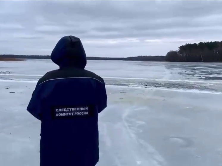 Водолазы нашли тело второго погибшего из провалившейся под лед машины на озере Сяберо