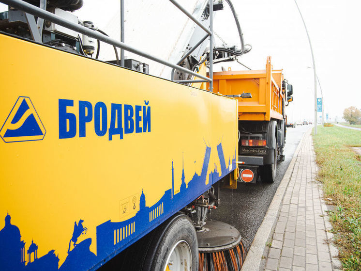 Специализированные машины начали уборку улиц Орла после зимы
