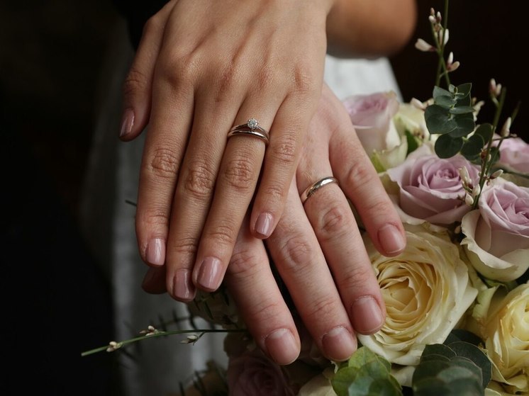 В Томской области в феврале 2024 года зарегистрировано 372 брака