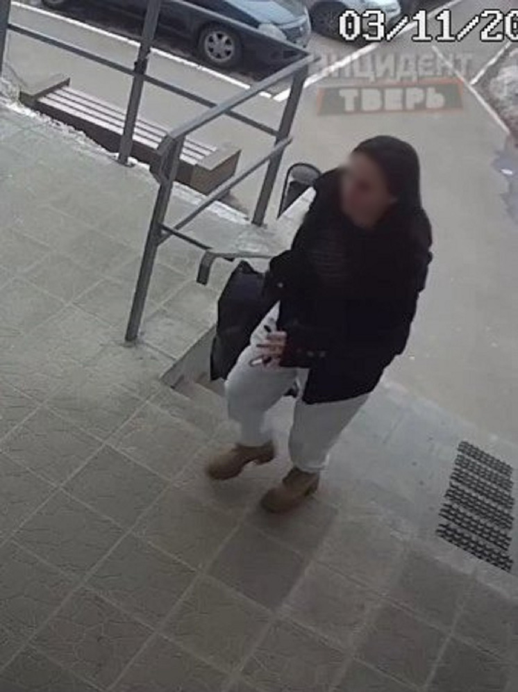 В Твери полицейские нашли женщину, которая порезала колеса автомобиля