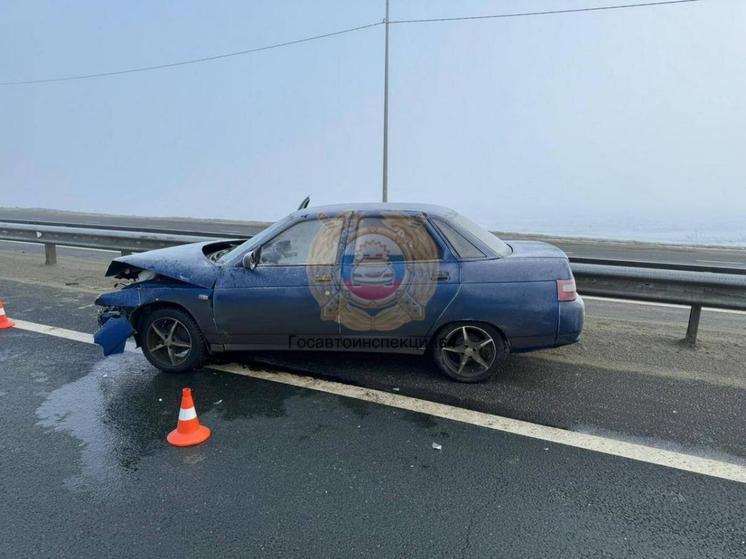 Автомобиль протаранил отбойник около Пристанного