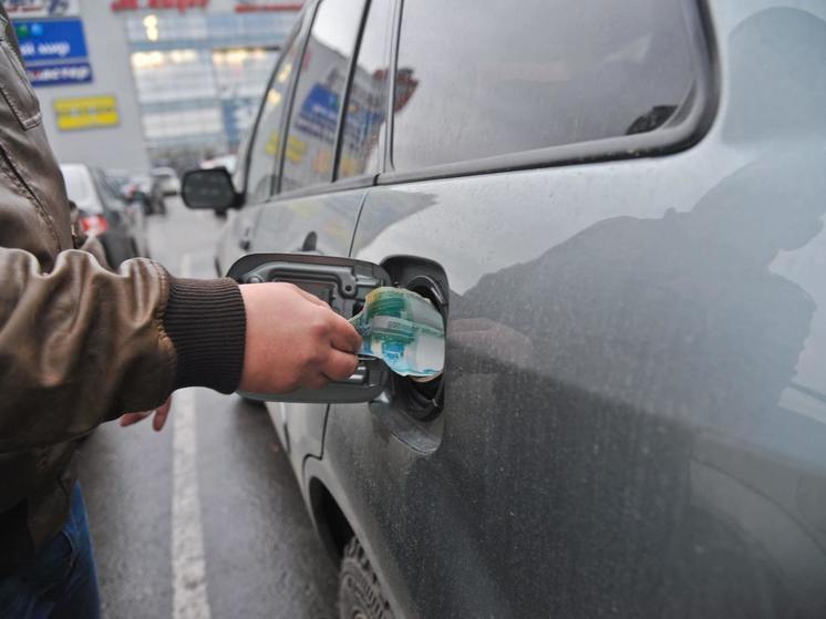 В Астрахани 6 сотрудников УФСИН оштрафовали за хищение 8000 литров бензина