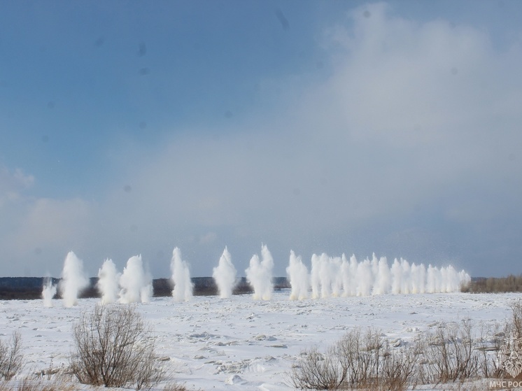 На Оби в Томской области 14 марта взорвали 2 км льда