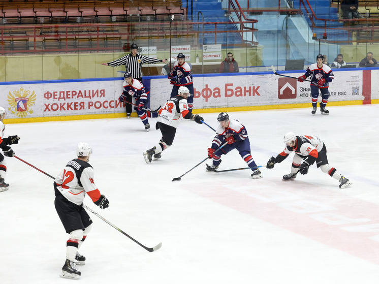 Тамбовская хоккейная молодежка вышла в четвертьфинал Кубка регионов