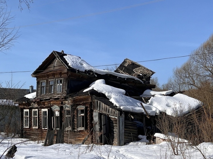 Под Тверью рухнула крыша дореволюционного дома Гомзиных