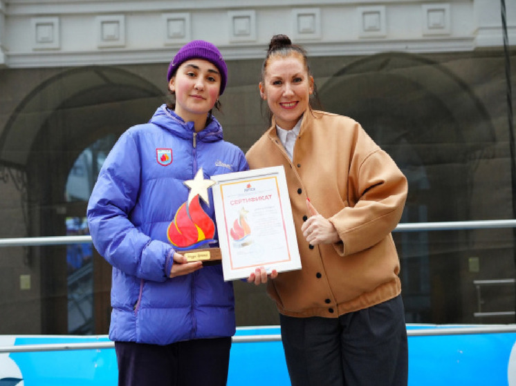 Белгородской школьнице вручили знак признания «Звезда Артека»