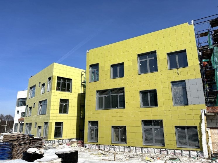 Новый образовательный комплекс в Нахабино готов на 70%