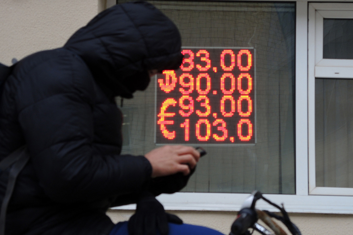 The main threats to the ruble after the elections are named: uncertainty for the Russian economy