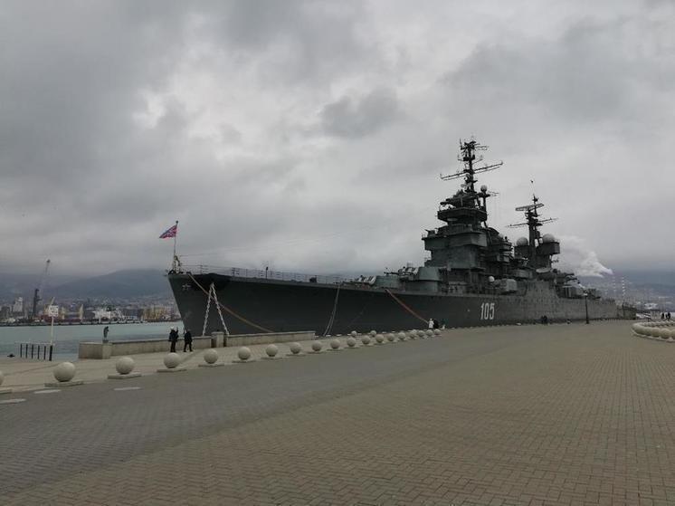 В порту Новороссийск будут слышны оружейные залпы