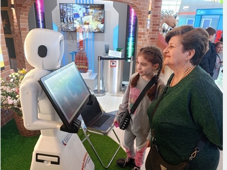 Робот Смолеша из областного центра стала звездой на международной выставке