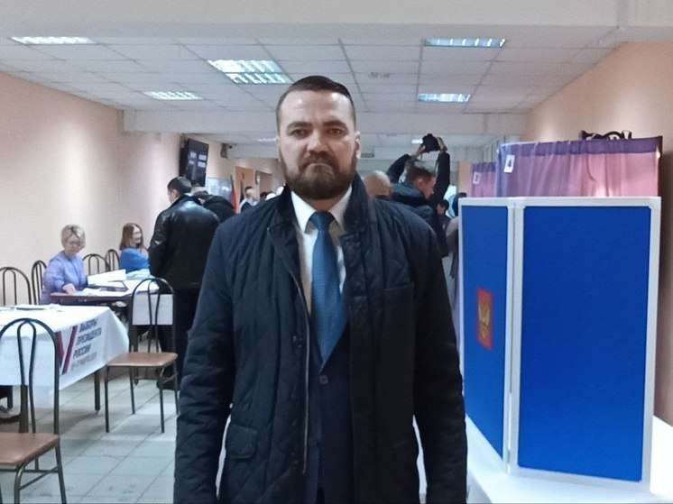 Председатель изибиркома Омской области Ходаков проголосовал на выборах президента России
