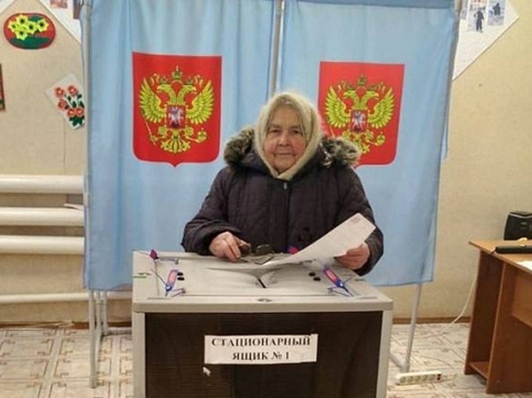 Старейшая жительница села Новосибирской области проголосовала на выборах Президента РФ