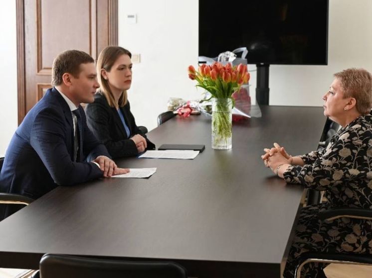 Глава Хакасии провел встречу с президентом Российской академии образования