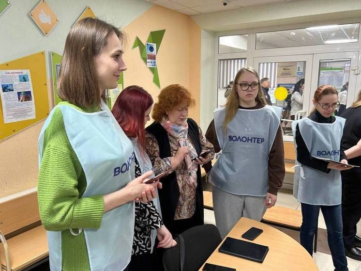 В Тюмени волонтеры помогают проголосовать за дизайн-проекты благоустройства городской среды