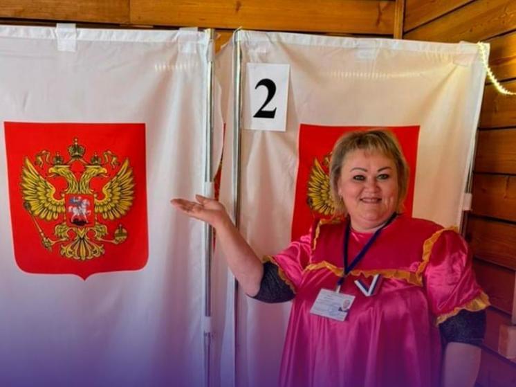 В музее Александровск-Сахалинска избирателей встречают в народных костюмах