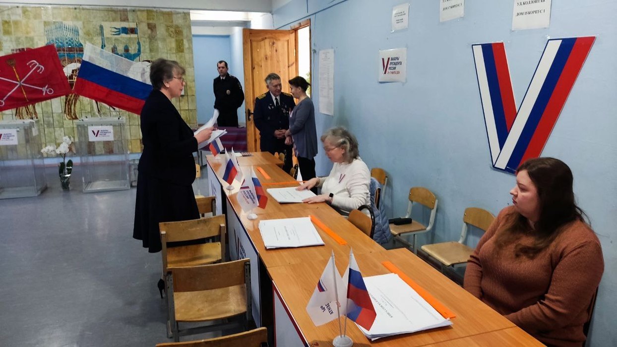 Председатель СПбИК Мейксин открыл первый день голосования на выборах президента РФ