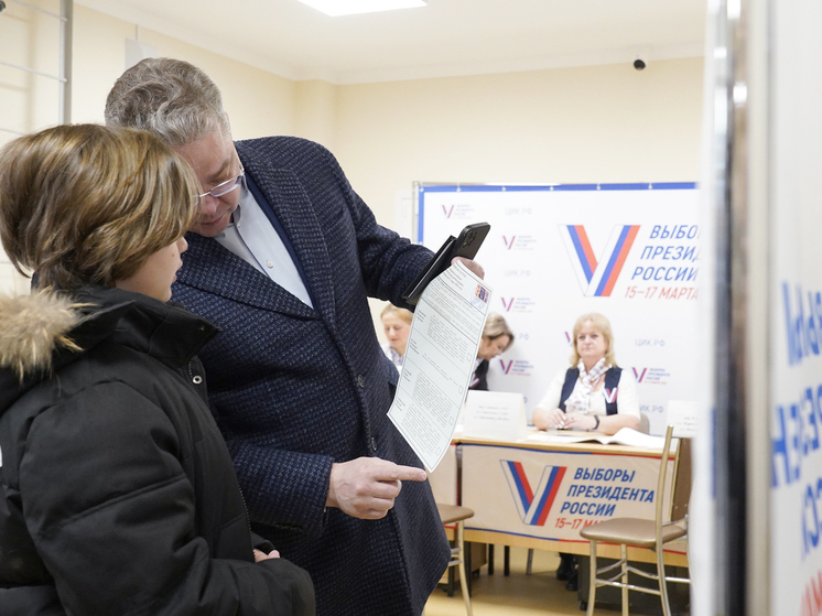 Губернатор Ставрополья вместе с семьей пришел на избирательный участок
