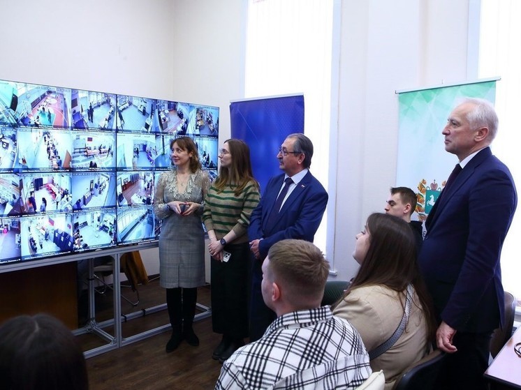 Губернатор Владимир Мазур посетил региональный штаб общественного наблюдения за президентскими выборами
