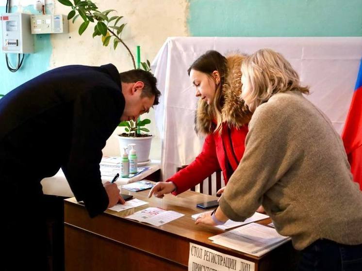 Руслан Бутов проголосовал на выборах президента России в Новомосковске