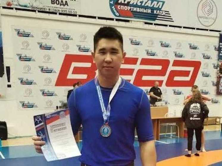 Спортсмен из Хакасии завоевал серебряную медаль по панкратиону