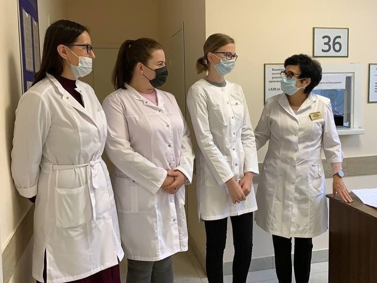 7 врачей и 19 медработников пополнили штат Псковской городской поликлиники