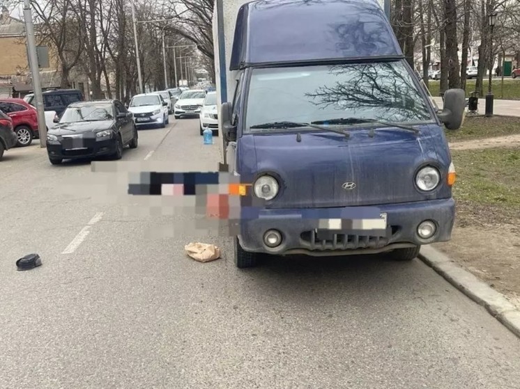 В Ставрополе под колесами грузовика погиб пенсионер из Ростовской области