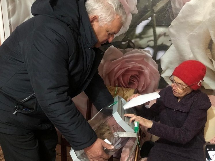 100-летняя ровесница Арзгирского округа проголосовала на выборах Президента