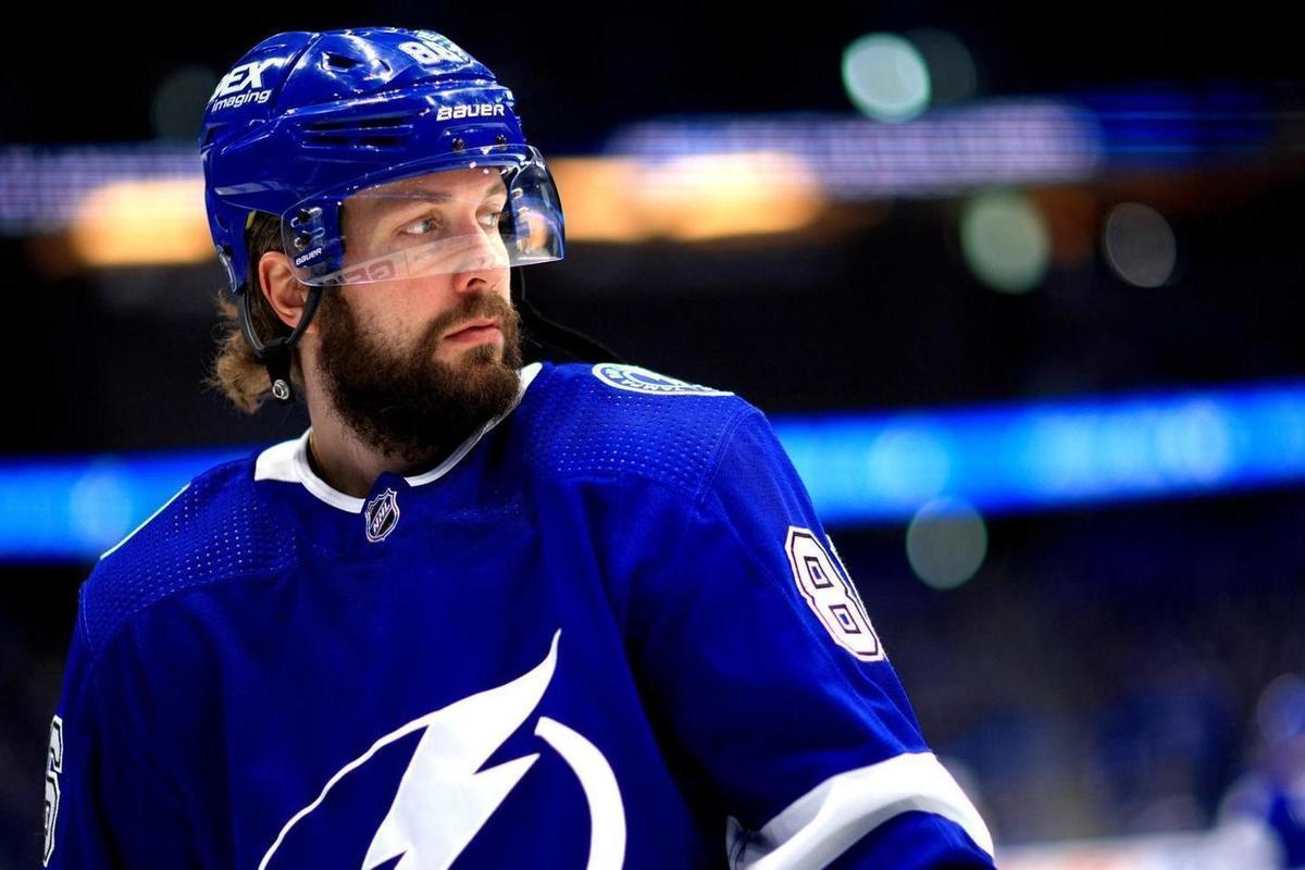 Набравший пять очков Кучеров не попал в тройку звезд дня в НХЛ