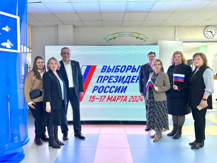 Глава комитета образования Ленобласти Реброва проголосовала на выборах президента России
