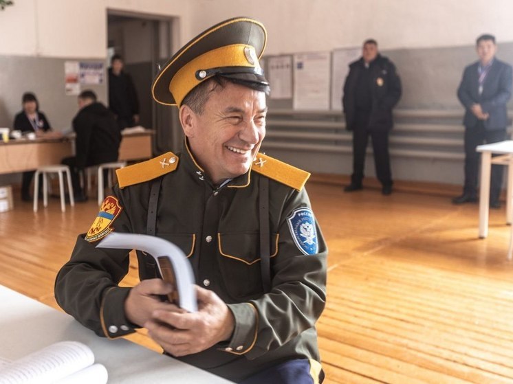 Депутат Народного Хурала Бурятии пришел на выборы в казачьей форме