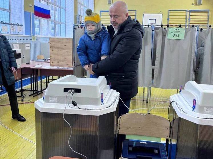 Заместители губернатора Томской области голосуют на выборах с помощью ДЭГ и на избирательных участках