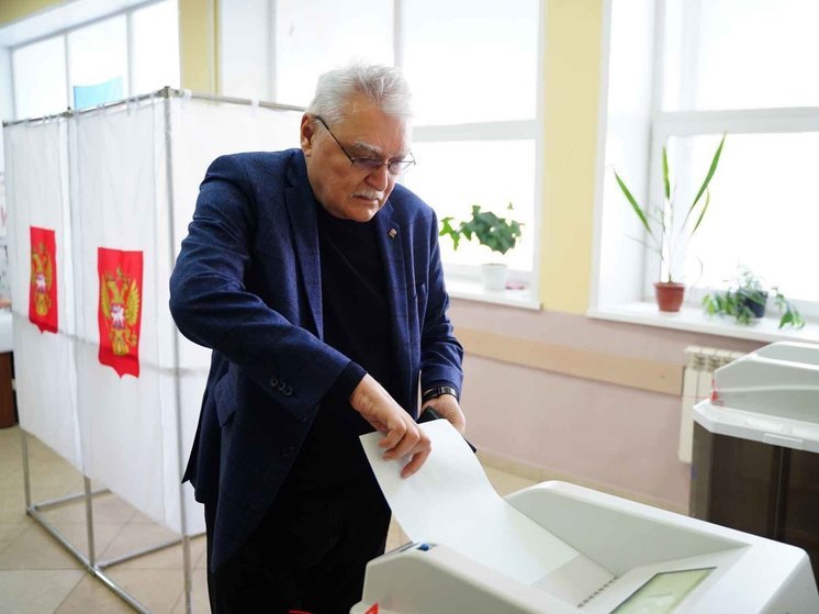 Руководитель фракции "Единой России" в облДуме проголосовал на выборах Президента