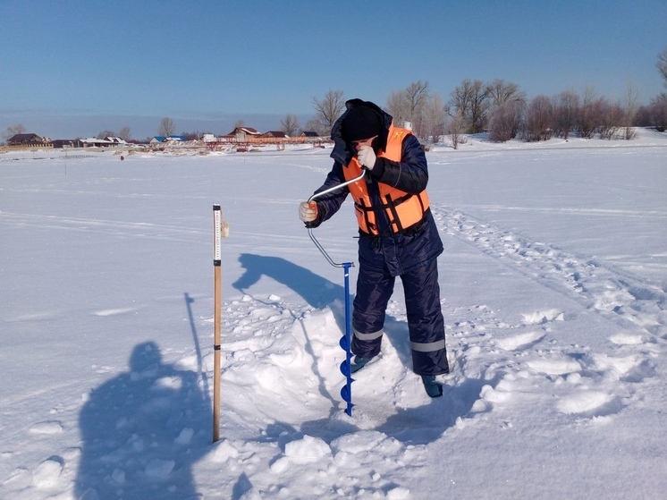 Сотрудники МЧС Марий Эл измерили толщину льда на водоемах республики