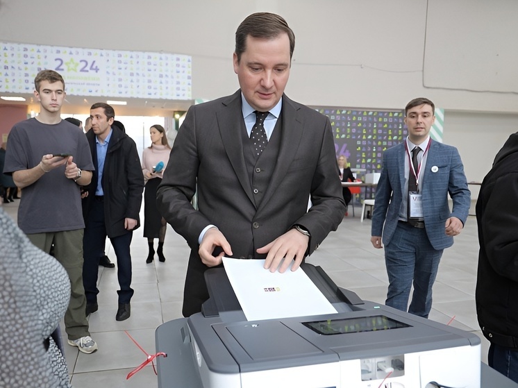 Губернатор Архангельской области проголосовал на выборах президента