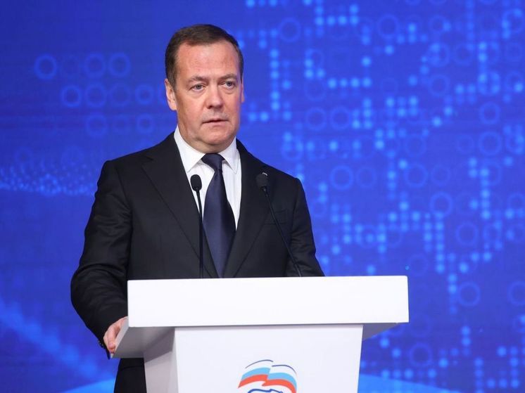 Медведев: Евросоюз на требование вернуть золото Румынии можно только послать