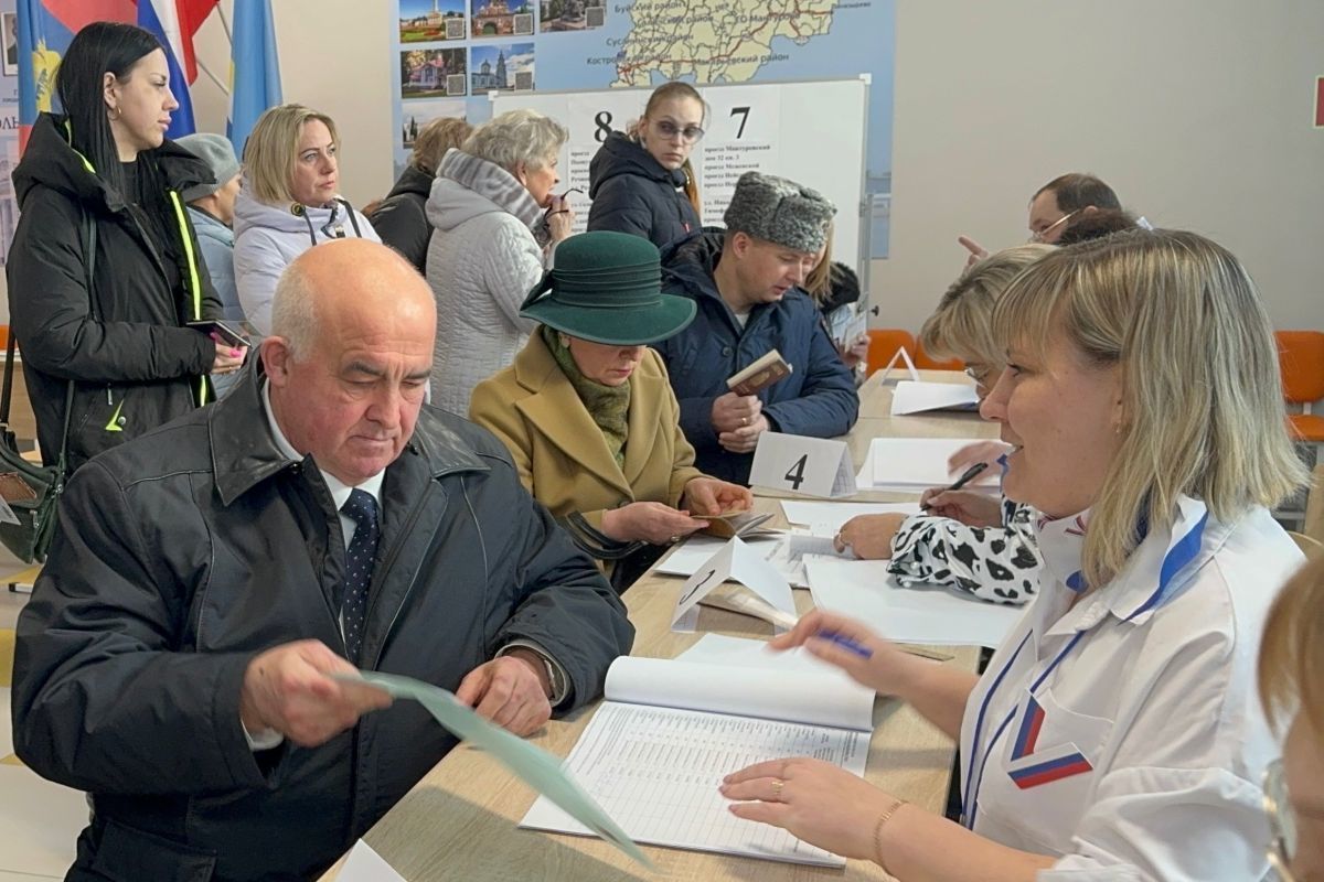 Губернатор Сергей Ситников проголосовал на выборах Президента России