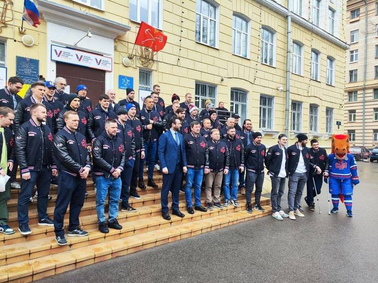 Команда СКА во главе с Ротенбергом проголосовала на выборах президента РФ