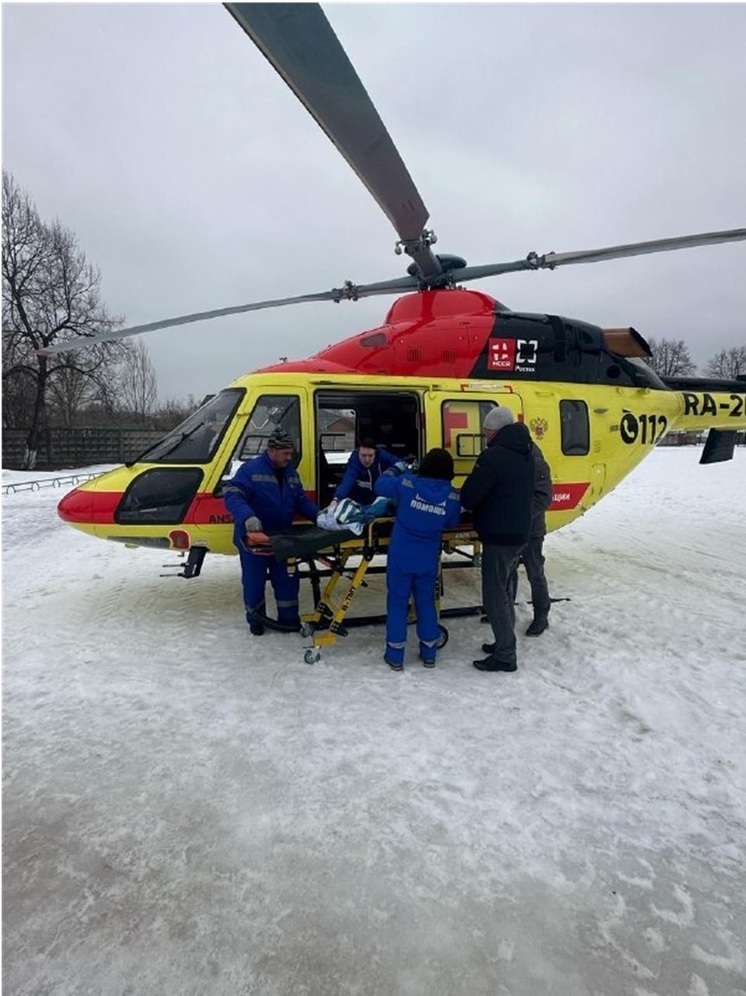 Из Людиново в Калугу вертолетом санавиации доставили 4-летнюю девочку