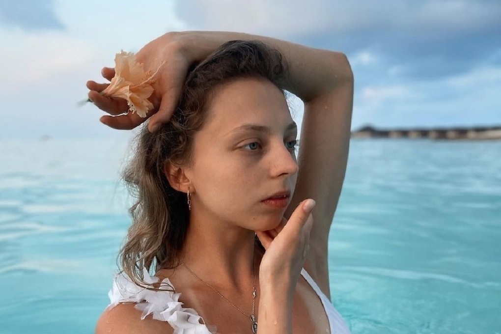 Фигуристка готовится к пляжному сезону