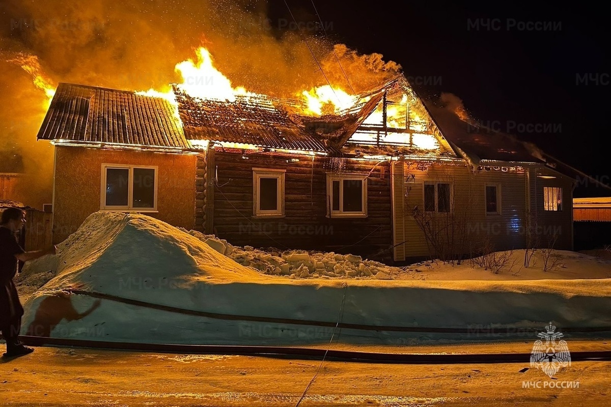 В Солигаличе сгорел двухквартирный деревянный дом