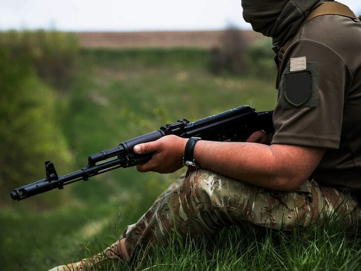 СМИ: Украинский офицер убил своих подчиненных, чтобы продать их оружие