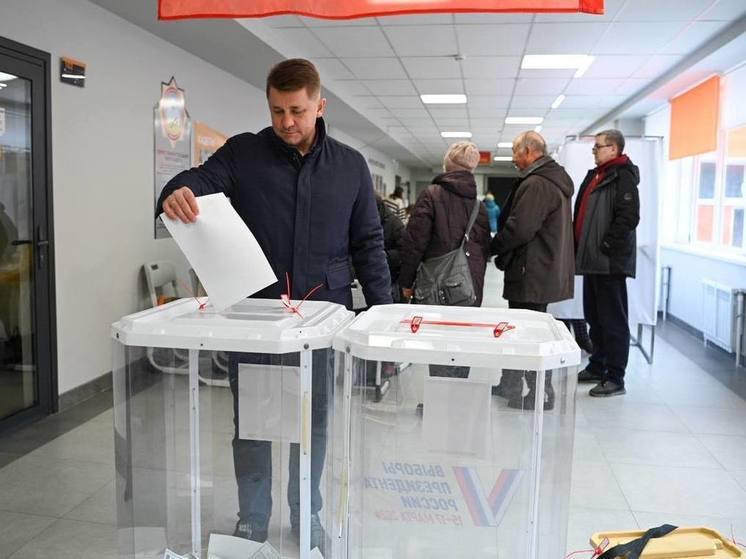 Мэр Белгорода Валентин Демидов проголосовал на президентских выборах
